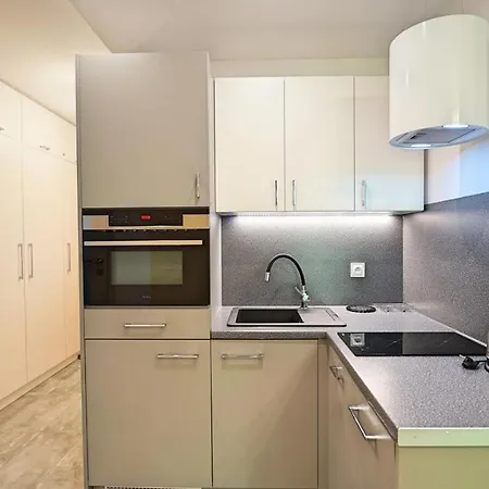 Everysky - Nad Lomnica 14a-b Апартаменты *